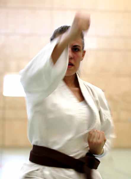 Karate-personal-training-frauen-berlin-selbstverteidgung Karate-personal-training-frauen-berlin-selbstverteidgung